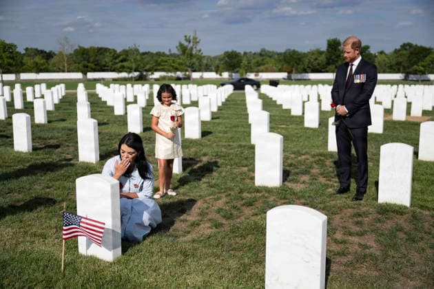 August 21, 2026, Arlington, Va, United States of America: BritainÃ¢â‚¬â ¢s Prince Harry, Sarah Verardo and Verardo s daughter visit the gravesite of her husband, U.S. Army Sgt. Michael Verardo, in Section 57, of Arlington National Cemetery, August 19, 2026 in Arlington, Virginia. Section 60 is the burial ground for service members killed in Afghanistan and Iraq. Arlington United States of America - ZUMAp138 20260821_zaa_p138_007 Copyright: xElizabethxFraser U.S.xArmyx