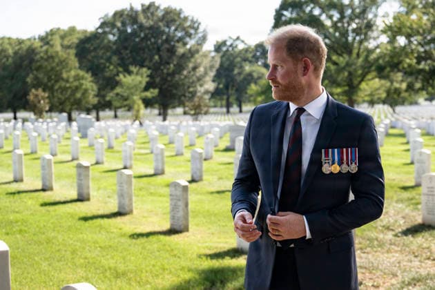 August 21, 2026, Arlington, Va, United States of America: BritainÃ¢â‚¬â ¢s Prince Harry, stands among the gravesites as he pays his respects to fallen soldiers at Section 60 of Arlington National Cemetery, August 19, 2026 in Arlington, Virginia. Section 60 is the burial ground for service members killed in Afghanistan and Iraq. Arlington United States of America - ZUMAp138 20260821_zaa_p138_011 Copyright: xElizabethxFraser U.S.xArmyx