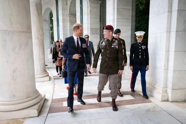 August 21, 2026, Arlington, Va, United States of America: BritainÃ¢â‚¬â ¢s Prince Harry, left, walks with U.S. Army Master Sgt. Colton Smith, U.S. Marine Corps Reserve Maj. Brie Burgett and U.S. Army Chief Warrant Officer 3 Marko Choma through the Memorial Amphitheater before taking part in a public Wreath-Laying Ceremony at the Tomb of the Unknown Soldier at Arlington National Cemetery, August 19, 2026 in Arlington, Virginia. Arlington United States of America - ZUMAp138 20260821_zaa_p138_015 Copyright: xElizabethxFraser U.S.xArmyx