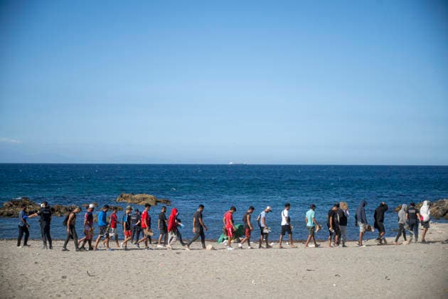 The humanitarian crisis in Ceuta continues. Several migrants on a beach, August 21, 2026, in Ceuta, Spain. Ceuta continues to face a serious humanitarian crisis following the historic mass influx of more than 70,000 migrants who swam across the Tarajal Strait on July 30 and 31. Although the current police deployment and border reinforcement by Moroccan authorities have managed to stem the influx, the autonomous city continues to face a serious humanitarian, health, and security crisis. AUGUST 21, 2026 TRAMPOLÍN BEACH MIGRANTS IMMIGRANTS Ceuta Ceuta, Spain  Copyright: xMarcosxMorenox 7724919