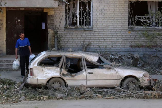 RECORD DATE NOT STATED A civilian car damaged in a Russian missile attack in the courtyard of a multi-storey residential building in Kyiv’s Solomianskyi district, Ukraine, on August 20, 2026. Eight people were killed in the district as a result of Russia’s overnight massive combined attack. At least 16 multi-storey residential buildings were damaged, including a nine-storey building whose upper floors were destroyed, as well as a school, a kindergarten and premises of a children’s hospital. State Emergency Service rescuers and municipal workers are dismantling hazardous structures and clearing debris at the impact sites. An emergency assistance centre has been set up for those affected (Photo by Pavlo Bahmut Ukrinform) Aftermath of Russian strike in Solomianskyi  Copyright: xPavloxBahmutx