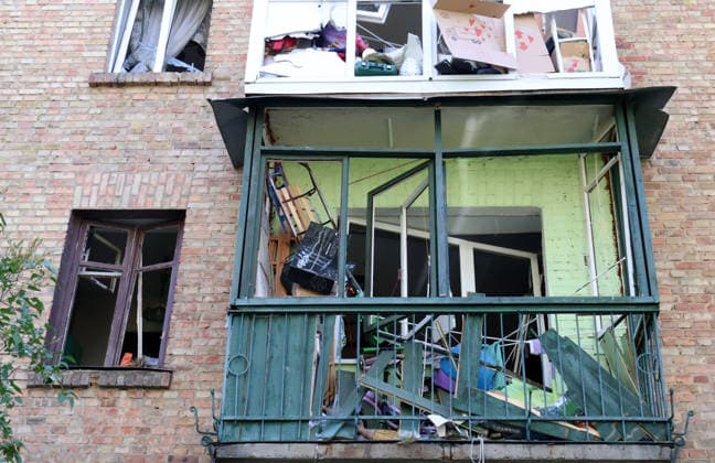 RECORD DATE NOT STATED A balcony damaged by the blast wave and shattered windows of a multi-storey residential building in Kyiv’s Solomianskyi district following an overnight Russian attack on the capital, Ukraine, on August 20, 2026. Eight people were killed in the district as a result of Russia’s overnight massive combined attack. At least 16 multi-storey residential buildings were damaged, including a nine-storey building whose upper floors were destroyed, as well as a school, a kindergarten and premises of a children’s hospital. State Emergency Service rescuers and municipal workers are dismantling hazardous structures and clearing debris at the impact sites. An emergency assistance centre has been set up for those affected (Photo by Pavlo Bahmut Ukrinform) A  Copyright: xPavloxBahmutx