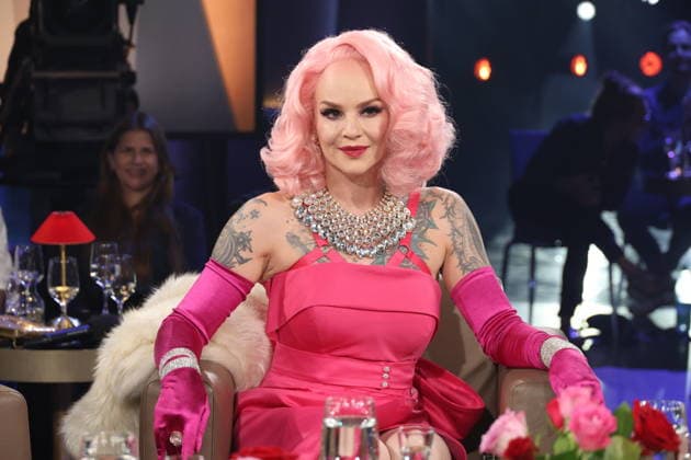 Belle la Donna, Sängerin und Burlesque-Tänzerin, zu Gast in der NDR Talk Show am 21.8.2026 im 3. Programm des NDR Fernsehen, Fototermin vor der Aufzeichnung am 1.7.2026 im Fernsehstudio Hamburg Lokstedt *** Belle la Donna, singer and burlesque dancer, will be a guest on the NDR Talk Show on August 21, 2026, on Channel 3 of NDR Television; photo op before the taping on July 1, 2026, at the Hamburg Lokstedt television studio