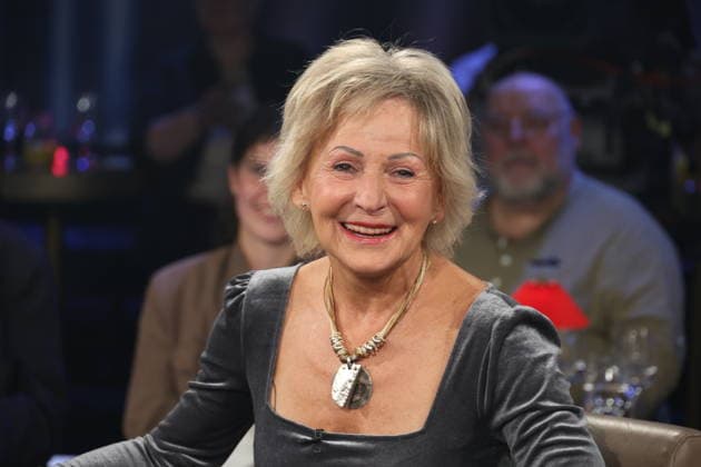 Esther Lindemann, ehemalige Polizistin auf der Davidwache auf St. Pauli, zu Gast in der NDR Talk Show am 21.8.2026 im 3. Programm des NDR Fernsehen, Fototermin vor der Aufzeichnung am 1.7.2026 im Fernsehstudio Hamburg Lokstedt *** Esther Lindemann, a former police officer at the Davidwache station in St. Pauli, appeared as a guest on the NDR Talk Show on August 21, 2026, on NDR Television’s Channel 3; a photo session took place before the taping on July 1, 2026, at the Hamburg Lokstedt television studio