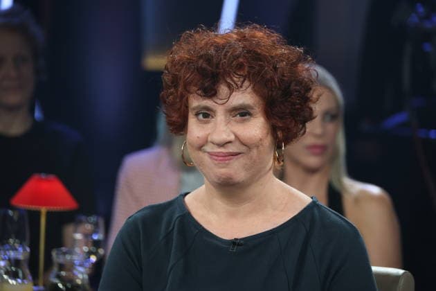 Eva Decker, Historikerin, zu Gast in der NDR Talk Show am 21.8.2026 im 3. Programm des NDR Fernsehen, Fototermin vor der Aufzeichnung am 1.7.2026 im Fernsehstudio Hamburg Lokstedt *** Eva Decker, historian, appeared as a guest on the NDR Talk Show on August 21, 2026, on NDR Television’s Channel 3; photo op before the taping on July 1, 2026, at the Hamburg Lokstedt television studio