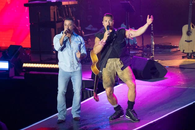 21.08.2026, Kitzbühel, Tennisstadion, Kitzbühel Musikfestival, Andreas Gabalier und Pietro Basile Kitzbühel Tennisstadion Tirol Austria *** August 21, 2026, Kitzbühel, Tennis Stadium, Kitzbühel Music Festival, Andreas Gabalier and Pietro Basile, Kitzbühel Tennis Stadium, Tyrol, Austria Copyright: xJustPictures.ch AlexanderxRaemyx jp-de-AlRa-DSC00984