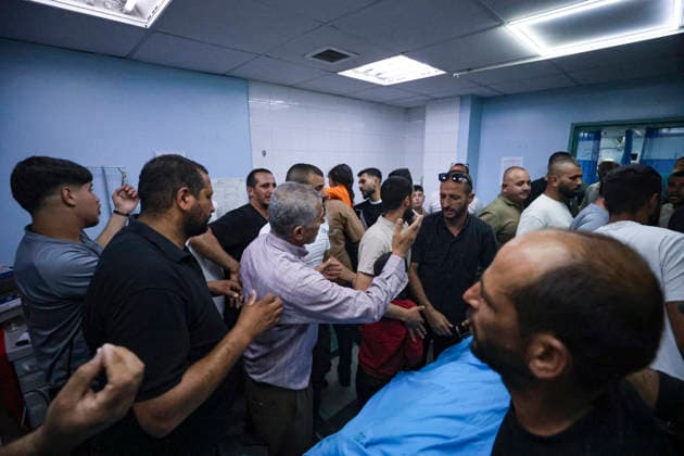 Farewell for 17 Year Old Karim Al Shalaldeh Palestinian mourners fill a room beside the covered body of Karim Sanad Shalaldeh during the funeral of 17-year-old Karim Sanad Shalaldeh in Sa ir, northeast of Hebron, in the occupied West Bank, on August 21, 2026. The Palestinian Health Ministry said Shalaldeh was killed by Israeli settler gunfire during an attack in the Khirbet Hamroush area of Sa ir that also wounded a 70-year-old Palestinian man; local reports said settlers set fire to a home, while the Israeli military said a security official opened fire after Palestinians threw stones at Israelis who were in the area without prior authorization. Hebron West Bank Palestinian Territories Copyright: xMosabxShawerx