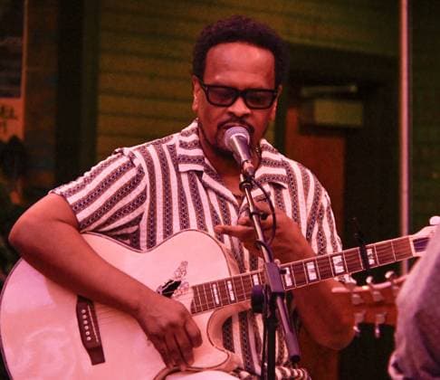 Las Vegas Songwriters Festival 2026 - Day 2 Las Vegas Songwriters Festival 2026 - Day 2 at Mandalay Bay Resort & Casino. 21 Aug 2026 Pictured: Anthony L. Smith.  Copyright: xThexMegaxAgencyxMBS MEGAx