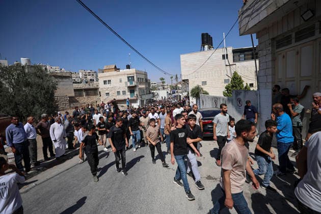 Funeral for 17 Year Old Karim Shalaldeh in Sair Palestinian mourners walk in a large funeral procession along a street during the funeral of 17-year-old Karim Sanad Shalaldeh in Sa ir, northeast of Hebron, in the occupied West Bank, on August 21, 2026. The Palestinian Health Ministry said Shalaldeh was killed by Israeli settler gunfire during an attack in the Khirbet Hamroush area of Sa ir that also wounded a 70-year-old Palestinian man, while local Palestinian reports said settlers set fire to a house. Hebron West Bank Palestinian Territories Copyright: xMosabxShawerx