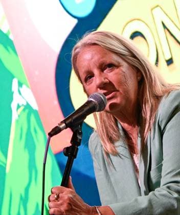 Las Vegas Songwriters Festival 2026 - Day 2 Liz Rose, Phil Barton and Paul Jenkins perform during the Las Vegas Songwriters Festival 2026 - Day 2 at Mandalay Bay Resort & Casino. 21 Aug 2026 Pictured: Liz Rose.  Copyright: xThexMegaxAgencyxMBS MEGAx