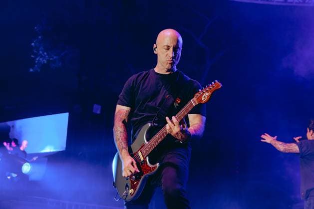 RECORD DATE NOT STATED Simple Plan brought their Bigger Than You Think tour to SummerStage this Wednesday for a special benefit concert in New York City, joined by 3OH!3 and Bowling for Soup. (New) Simple Plan brought their Bigger Than You Think tour to SummerStage this Wednesday for a special benefit concert in New York City, joined by 3OH!3 and Bowling for Soup. The night featured Pierre Bouvier, Chuck Comeau, Sebastien Lefebvre, and Chady Awad of Simple Plan; Sean Foreman and Nathaniel Motte of 3OH!3; and Jaret Reddick, Chris Burney, Gary Wiseman, and Rob Felicetti of Bowling for Soup. A night of pop-punk, nostalgia, and live music in the heart of New York City Credit: Anthony Oliveira TheNews2(Foto: Anthony Oliveira Thenews2 imago images) Simple P  Copyright: xAnthonyxOliveirax