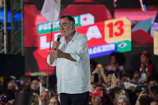 BELO HORIZONTE, MG - 21.08.2026: LULA EM BELO HORIZONTE - In the photo, candidate for governor of Minas Gerais, Patrus Ananias. President Luiz Inacio Lula da Silva gathered a crowd of supporters at a political event in Praca da Estacao, in the center of Belo Horizonte MG. The event marked the launch of Patrus Ananias& 39; campaign for governor of Minas Gerais and brought together militants and allied leaders, it took place this Friday night (21). x3002107x  AllanxCalisto