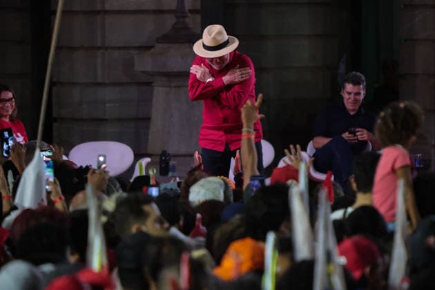 BELO HORIZONTE, MG - 21.08.2026: LULA EM BELO HORIZONTE - President Luiz Inacio Lula da Silva, greeting the public, gathered a crowd of supporters at a political event in Praca da Estacao, in the center of Belo Horizonte MG. The event marked the launch of Patrus Ananias& 39; campaign for the government of Minas Gerais and brought together militants and allied leaders, it took place this Friday night (21). x3002117x  AllanxCalisto