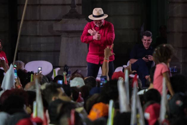 BELO HORIZONTE, MG - 21.08.2026: LULA EM BELO HORIZONTE - President Luiz Inacio Lula da Silva, greeting the public, gathered a crowd of supporters at a political event in Praca da Estacao, in the center of Belo Horizonte MG. The event marked the launch of Patrus Ananias& 39; campaign for the government of Minas Gerais and brought together militants and allied leaders, it took place this Friday night (21). x3002118x  AllanxCalisto