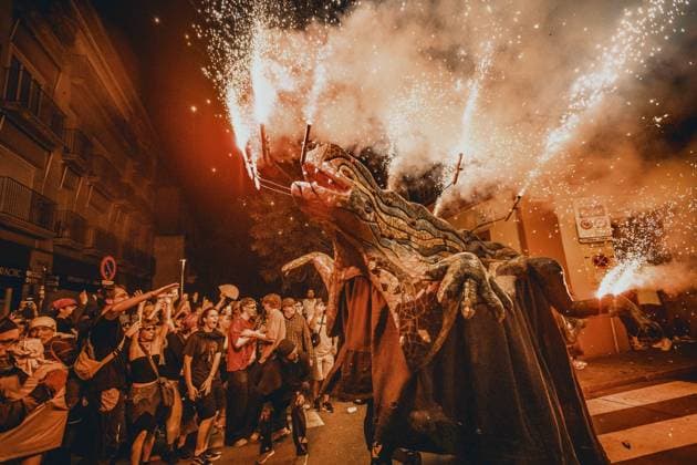 August 21, 2026, Barcelona, Catalonia, Spain: Gaudiamus , a fire beast, sets of its flying sparks during the traditional Ã¢â‚¬ËœCorrefocÃ¢â‚¬â ¢ at the Festa Major de Gracia Barcelona Spain - ZUMAo105 20260821_fap_o105_014 Copyright: xMatthiasxOesterlex