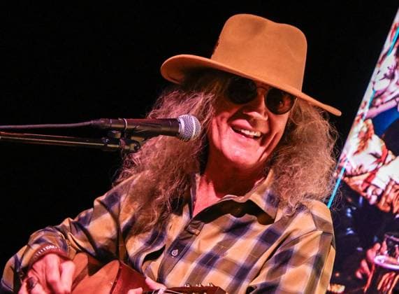 Las Vegas Songwriters Festival 2026 - Day 2 Billy Montana, Eric Paslay and Earl Bud Lee perform during the Las Vegas Songwriters Festival 2026 at Mandalay Bay Resort & Casino. 21 Aug 2026 Pictured: Earl Bud Lee.  Copyright: xThexMegaxAgencyxMBS MEGAx