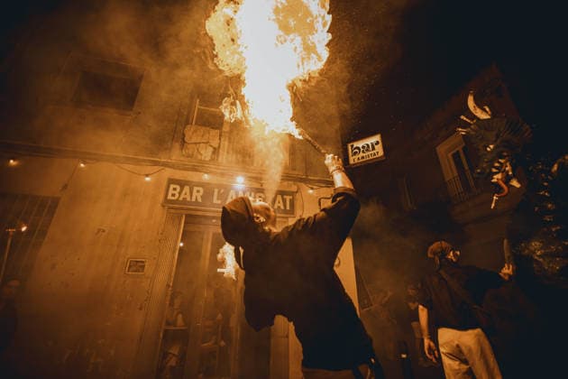 August 21, 2026, Barcelona, Catalonia, Spain: A fire breather blows a plume of fire during the traditional Ã¢â‚¬ËœCorrefocÃ¢â‚¬â ¢ at the Festa Major de Gracia Barcelona Spain - ZUMAo105 20260821_fap_o105_023 Copyright: xMatthiasxOesterlex