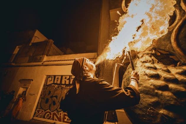 August 21, 2026, Barcelona, Catalonia, Spain: A fire breather lights the firecrackers of the Drac Capalla dÃ¢â‚¬â ¢Horta with his flames during the traditional Ã¢â‚¬ËœCorrefocÃ¢â‚¬â ¢ at the Festa Major de Gracia Barcelona Spain - ZUMAo105 20260821_fap_o105_025 Copyright: xMatthiasxOesterlex
