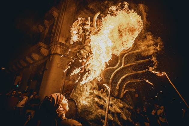 August 21, 2026, Barcelona, Catalonia, Spain: A fire breather lights the firecrackers of the Drac Capalla dÃ¢â‚¬â ¢Horta with his flames during the traditional Ã¢â‚¬ËœCorrefocÃ¢â‚¬â ¢ at the Festa Major de Gracia Barcelona Spain - ZUMAo105 20260821_fap_o105_033 Copyright: xMatthiasxOesterlex