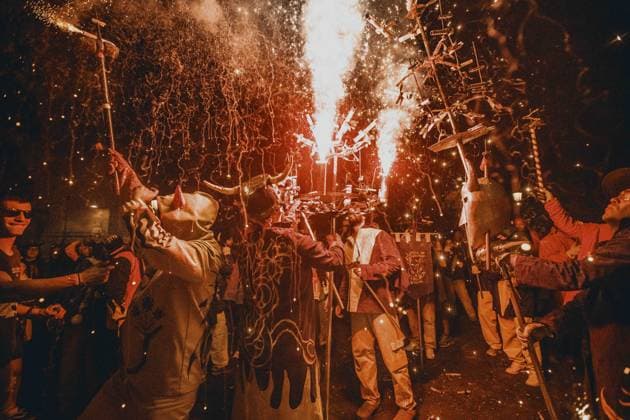 August 22, 2026, Barcelona, Catalonia, Spain: Fire runners in devil costumes charge through showers of sparks to the beat of drums during the traditional Ã¢â‚¬ËœCorrefocsÃ¢â‚¬â ¢ at BarcelonaÃ¢â‚¬â ¢s iconic Festa Major de Gracia. Barcelona Spain - ZUMAo105 20260822_fap_o105_006 Copyright: xMatthiasxOesterlex