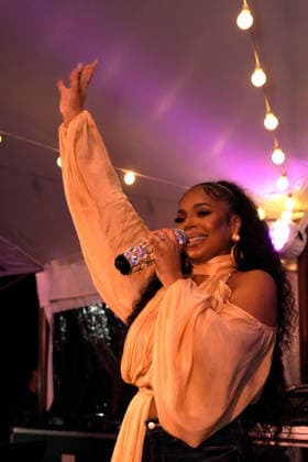 August 21, 2026, Bridgehampton, Ny, USA: ASHANTI performs at the Second Chance Rescue Concert For A Cause,.Bridgehampton, NY.August 21, 2026. . Second Chance Rescue Concert For A Cause,.Bridgehampton, NY.August 21, 2026. Bridgehampton USA - ZUMAms4_ 20260821_faf_ms4_001 Copyright: xSoniaxMoskowitzxGordonx
