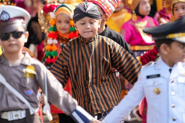 August 22, 2026, Banda Aceh, Aceh, Indonesia: Kindergarten children, accompanied by their teachers and parents, were seen participating in an Independence Day parade in Banda Aceh, Aceh Province, Indonesia, on Saturday. Dressed in traditional costumes from various regions and outfits representing diverse professions, the thousands of participants paraded through the city to celebrate Indonesia s independence, with the aim of fostering a sense of nationalism and togetherness from an early age. Banda Aceh Indonesia - ZUMAi115 20260822_zip_i115_002 Copyright: xMuhammadxIqbalx