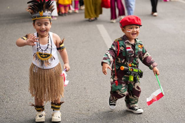 August 22, 2026, Banda Aceh, Aceh, Indonesia: Kindergarten children, accompanied by their teachers and parents, were seen participating in an Independence Day parade in Banda Aceh, Aceh Province, Indonesia, on Saturday. Dressed in traditional costumes from various regions and outfits representing diverse professions, the thousands of participants paraded through the city to celebrate Indonesia s independence, with the aim of fostering a sense of nationalism and togetherness from an early age. Banda Aceh Indonesia  - ZUMAi115 20260822_zip_i115_016 Copyright: xMuhammadxIqbalx