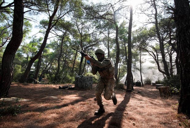 Year-End Practical Training of Turkish National Defense University’s Military Academy students IZMIR, TURKIYE - AUGUST 21: Students of the Turkish National Defense University’s Military Academy (MSU) take part in the Year-End Practical Training in Urla district of Izmir, Turkiye on August 21, 2026. The students are pushing themselves to become the commanders of the future, putting their physical endurance, military knowledge, and skills into practice in the field. Berkan Cetin Anadolu Izmir Turkey. Editorial use only. Please get in touch for any other usage.  Copyright: x2026xAnadoluxBerkanxCetinx