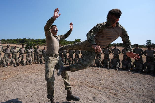 Year-End Practical Training of Turkish National Defense University’s Military Academy students IZMIR, TURKIYE - AUGUST 21: Students of the Turkish National Defense University’s Military Academy (MSU) take part in the Year-End Practical Training in Urla district of Izmir, Turkiye on August 21, 2026. The students are pushing themselves to become the commanders of the future, putting their physical endurance, military knowledge, and skills into practice in the field. Berkan Cetin Anadolu Izmir Turkey. Editorial use only. Please get in touch for any other usage.  Copyright: x2026xAnadoluxBerkanxCetinx