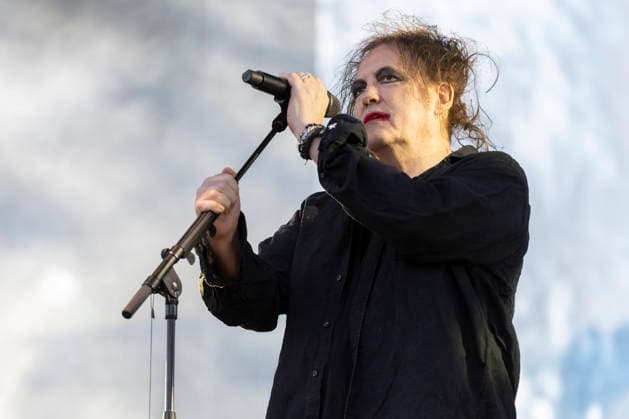 The Cure perform at Wythenshawe Park Robert Smith of The Cure performs at Wythenshawe Park, Manchester, England, 21st August 2026, Credit:Mike Gray MIKE GRAY - B4227 Avalon  Copyright: xMikexGrayx xMIKExGRAYx-xB4227x xAvalonx 1127050590