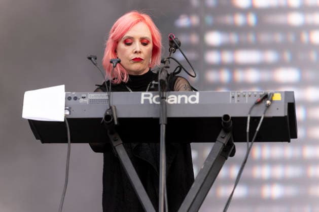 Slowdive perform at Wythenshawe Park Rachel Goswell of Slowdive performs at Wythenshawe Park, Manchester, England, 21st August 2026, Credit:Mike Gray MIKE GRAY - B4227 Avalon  Copyright: xMikexGrayx xMIKExGRAYx-xB4227x xAvalonx 1127052452