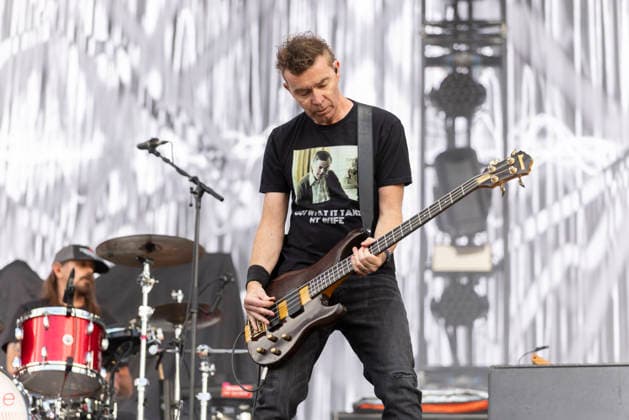 Slowdive perform at Wythenshawe Park Nick Chaplin of Slowdive performs at Wythenshawe Park, Manchester, England, 21st August 2026, Credit:Mike Gray MIKE GRAY - B4227 Avalon  Copyright: xMikexGrayx xMIKExGRAYx-xB4227x xAvalonx 1127052508