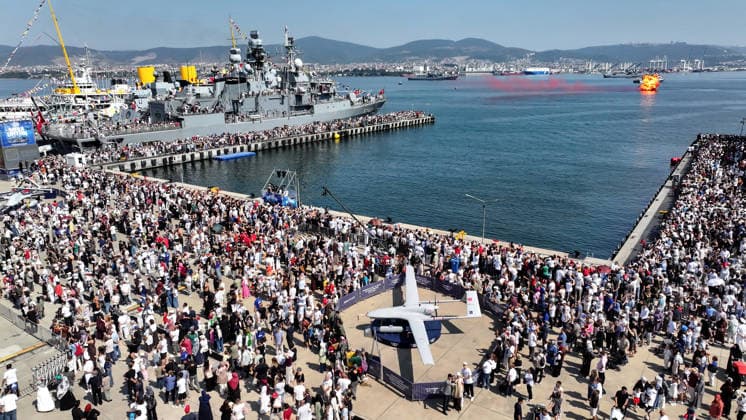 TEKNOFEST Blue Homeland KOCAELI, TURKIYE - AUGUST 22: Large crowds visit drone carrier-amphibious assault ship TCG Anadolu, landing ship tank TCG Sancaktar, and unmanned combat aerial vehicles Bayraktar TB2 and TB3 on display within TEKNOFEST Blue Homeland at the Golcuk Naval Shipyard Command in Kocaeli, Turkiye, on August 22, 2026. Organized under the main leadership of the Turkish National Defense Ministry and the Turkish Technology Team Foundation (T3 Foundation), with Anadolu as the Global Communication Partner, the event showcases Turkiye s maritime power, defense capabilities, and indigenous technologies. Gathering technology and defense industry enthusiasts around a maritime focus, the festival will welcome visitors through August 23  Copyright: x2026xAnadoluxAlixAtmacax