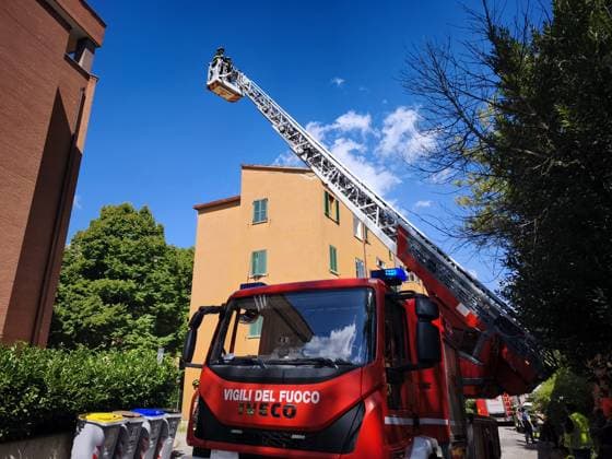 RECORD DATE NOT STATED IPA87686804 - Perugia: An explosion occurred in a four-story building at 2 Via Giambattista Vico in Perugia. A gas leak is suspected. Two people are reported to be in serious condition.  Copyright: xx xx 87686804