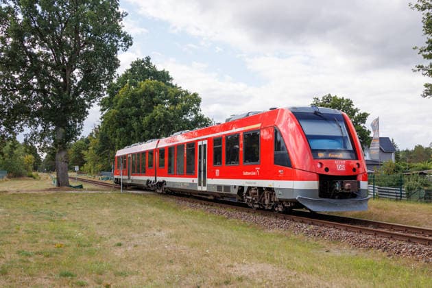 22.08.2026 - Zugunfall in Eggesin in der Wiesenstraße. An einem unbeschrankten Bahnübergang stieß eine Regionalbahn der Linie RE4 mit einem Auto zusammen Eggesin Mecklenburg-Vorpommern Deutschland *** August 22, 2026: Train accident in Eggesin on Wiesenstraße. A regional train on the RE4 line collided with a car at an unguarded railroad crossing. Eggesin, Mecklenburg-Western Pomerania, Germany