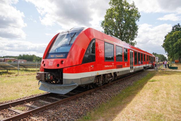 22.08.2026 - Zugunfall in Eggesin in der Wiesenstraße. An einem unbeschrankten Bahnübergang stieß eine Regionalbahn der Linie RE4 mit einem Auto zusammen Eggesin Mecklenburg-Vorpommern Deutschland *** August 22, 2026: Train accident in Eggesin on Wiesenstraße. A regional train on the RE4 line collided with a car at an unguarded railroad crossing. Eggesin, Mecklenburg-Western Pomerania, Germany