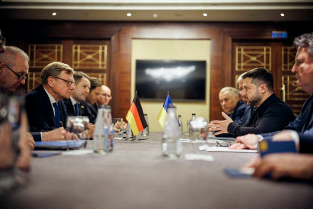 Johann Wadephul (CDU), Bundesaussenminister, trifft Wolodymyr Selenskyj, Staatspraesident der Ukraine. Kyjiw, 22.08.2026. Fotografiert im Auftrag des Auswaertigen Amtes Kyjiw Ukraine *** Johann Wadephul (CDU), Federal Minister of Foreign Affairs, meets with Volodymyr Zelenskyy, President of Ukraine, in Kyiv, August 22, 2026. Photographed on behalf of the Federal Foreign Office, Kyiv, Ukraine Copyright: xThomasxTrutschel AAx