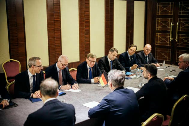 Johann Wadephul (CDU), Bundesaussenminister, trifft Wolodymyr Selenskyj, Staatspraesident der Ukraine. Kyjiw, 22.08.2026. Fotografiert im Auftrag des Auswaertigen Amtes Kyjiw Ukraine *** Johann Wadephul (CDU), Federal Minister of Foreign Affairs, meets with Volodymyr Zelenskyy, President of Ukraine, in Kyiv, August 22, 2026. Photographed on behalf of the Federal Foreign Office, Kyiv, Ukraine Copyright: xThomasxTrutschel AAx