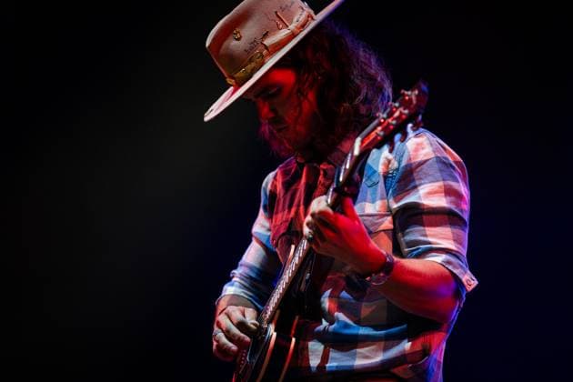 Icelandic blues?rock band Kaleo performs in Vilar de Mouros, Portugal - 22 Aug 2026 Singer and guitarist JJ Julius Son of the Icelandic blues?rock band Kaleo performs during the fourth day of the Vilar de Mouros Festival. Vilar de Mouros Portugal Copyright: xDiogoxBaptistax xSOPAxImagesx DB_KALEO20260821_021