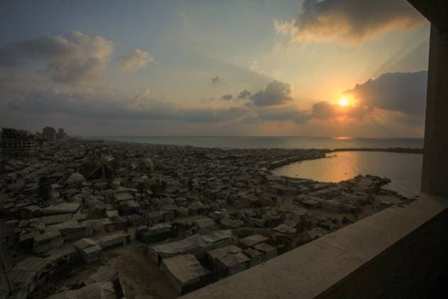RECORD DATE NOT STATED Displaced Palestinians Struggle to Survive Amid Gaza™s Ruins (INT) Displaced Palestinians Struggle to Survive Amid Gaza™s Ruins. August 21, 2026 Gaza, Palestine: Displaced Palestinians living along the coastal area of Gaza City carry out their daily activities among the ruins of destroyed buildings at sunset. Families who have lost their homes during the war struggle to survive in makeshift tents pitched beside the rubble and inside heavily damaged structures, amid severe humanitarian conditions and shortages of basic necessities across the Gaza Strip. Credit: Hashem Zimmo Thenews2(Foto: Hashem Zimmo Thenews2 imago images) Displaced Palestinians Struggle to Survive Amid Gaza™s Ruins  Copyright: xHashemxZimmox