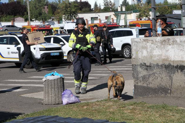SAR operation ongoing after Russian strike on shopping centre in Kryvyi Rih A State Emergency Service canine handler and a Malinois service dog participate in a search-and-rescue operation at the Soniachna Halereia shopping and entertainment centre, damaged by a Russian drone strike in Kryvyi Rih, Ukraine, August 22, 2026. On Friday, August 21, Russian forces carried out a double drone attack on the city™s largest mall. Rescue and recovery operations are underway, with workers dismantling damaged reinforced concrete and metal structures and examining the rubble. Nine people, including two children, remain missing. A total of 130 civilians, among them 25 children, sustained injuries of varying severity, while the death toll has risen to 16  Copyright: xMykolaxMiakshykovx xUkrinformx xAvalonx 1127343511