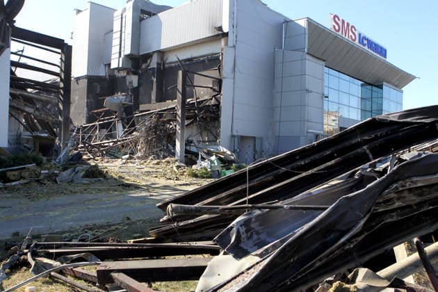 SAR operation ongoing after Russian strike on shopping centre in Kryvyi Rih The Soniachna Halereia shopping and entertainment centre is damaged by a Russian drone strike in Kryvyi Rih, Ukraine, August 22, 2026. On Friday, August 21, Russian forces carried out a double drone attack on the city™s largest mall. Rescue and recovery operations are underway, with workers dismantling damaged reinforced concrete and metal structures and examining the rubble. Nine people, including two children, remain missing. A total of 130 civilians, among them 25 children, sustained injuries of varying severity, while the death toll has risen to 16., Credit:Mykola Miakshykov Ukrinform Avalon Ukraine, Dnipropetrovsk region, Kryvyi Rih  Copyright: xMykolaxMiakshykovx xUkrinformx xAvalonx 1127343544
