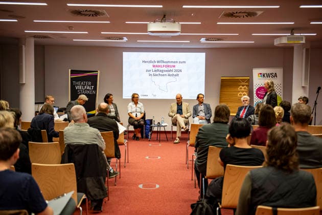 Wahlforum des Kreativwirtschaft Sachsen-Anhalt e.V.KWSA im MMZ Halle Saale Halle Saale,Deutschland 22. August 2026 Im Bild:Die Politiker waehrend des Wahlforums Halle Saale Mitteldeutsches Medienzentrum Sachsen Anhalt Deutschland *** Election Forum hosted by Kreativwirtschaft Sachsen-Anhalt e.V. (KWSA) at the MMZ Halle Saale, Halle Saale, Germany, August 22, 2026. Pictured: Politicians during the election forum at the MMZ Halle Saale, Central German Media Center, Saxony-Anhalt, Germany