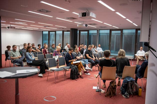 Wahlforum des Kreativwirtschaft Sachsen-Anhalt e.V.KWSA im MMZ Halle Saale Halle Saale,Deutschland 22. August 2026 Im Bild:Die Politiker und Waehler waehrend des Wahlforums Halle Saale Mitteldeutsches Medienzentrum Sachsen Anhalt Deutschland *** Election Forum hosted by Kreativwirtschaft Sachsen-Anhalt e.V. (KWSA) at the MMZ Halle Saale in Halle Saale, Germany, August 22, 2026. Pictured: Politicians and voters during the election forum in Halle Saale, Central German Media Center, Saxony-Anhalt, Germany