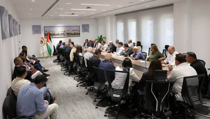 Hussein al-Sheikh Meets Palestinian Journalists Delegation in Ramallah Vice President of the State of Palestine Hussein al-Sheikh meets a delegation from the Palestinian Journalists Syndicate, along with media professionals, journalists and influencers, headed by syndicate chief Nasser Abu Bakr, in Ramallah, in the West Bank, on August 22, 2026. The meeting discusses the latest political, economic and security developments and issues related to Palestinian affairs, including the upcoming general elections. Photo by Hussein AlSheikh Office apaimages Ramallah West Bank Palestinian Territory 220826_Ramallah_HAO_00(3) Copyright: xapaimagesxHusseinxAlSheikhxOfficex xapaimagesx