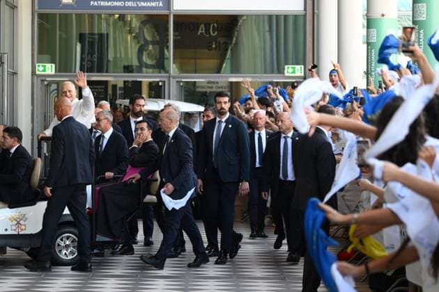 August 22, 2026, Rimini, ITALY: Pope Leo XIV greets the faithful as he arrives for the 47th Meeting for Friendship Among Peoples, organized by the Communion and Liberation movement in Rimini, Italy, 22 August 2026. ANSA ETTORE FERRARI. Rimini ITALY  - ZUMAa110 20260822_zaf_a110_041 Copyright: xEttorexFerrarix
