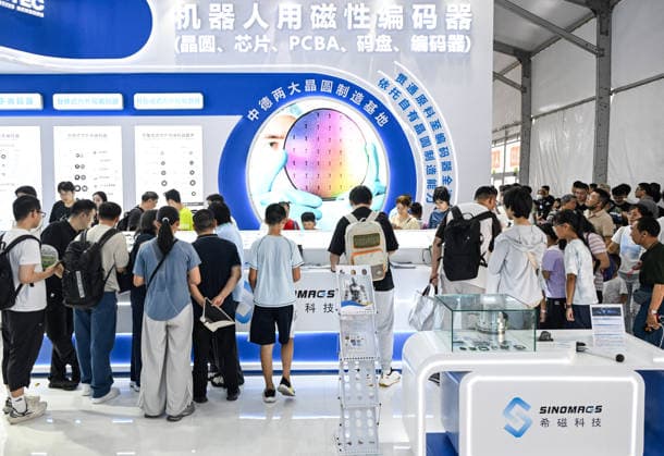 (260822) -- BEIJING, Aug. 22, 2026 -- People visit the 2026 World Robot Conference in Beijing, capital of China, Aug. 22, 2026. The conference, which runs from Wednesday through Sunday, has drawn more than 300 exhibitors from 26 countries, with over 3,000 products on display, including more than 300 debuts. Many people visited the conference on Saturday, the first open day of the event. ) CHINA-BEIJING-WORLD ROBOT CONFERENCE (CN) ChenxYehua 