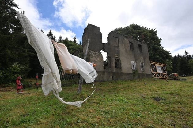 The Land and Art festival draws artists from the Czech Republic and Germany - sculptors, woodcarvers, photographers, painters and others who can contribute to the revitalization of the abandoned settlement in Konigsmuhle or King s Mill in Haj, Czech-German border, Czech Republic, August 22, 2026. The event includes workshops, lectures and film screenings focussing on the landscape and history of this area. In most cases, the works of art made here are linked to the history of Konigsmuhle. (CTKxPhoto SlavomirxKubes) CTKPhotoP2026082203407  CTKPhotoP2026082203407