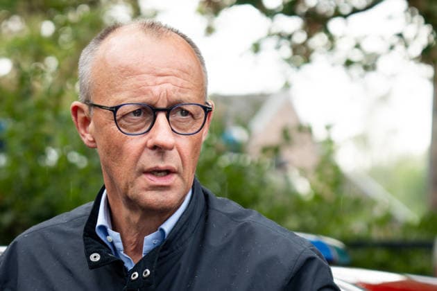 Besuch des Bundeskanzler im Waldbrandgebiet Huertgenwald Bundeskanzler Friedrich Merz im Portrait bei seinem Besuch im Waldbrandgebiet Huertgenwald zum Danke an die Rettungskraefte fuer ihren unermuedlichen Einsatz, Huertgenwald, 22.08.2026 Huertgenwald Nordrhein-Westfalen Deutschland *** Visit by the Federal Chancellor to the Huertgenwald Wildfire Area: A portrait of Federal Chancellor Friedrich Merz during his visit to the Huertgenwald wildfire area to thank the emergency responders for their tireless efforts, Huertgenwald, August 22, 2026, Huertgenwald, North Rhine-Westphalia, Germany