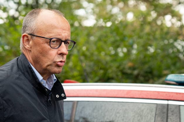 Besuch des Bundeskanzler im Waldbrandgebiet Huertgenwald Bundeskanzler Friedrich Merz im Portrait bei seinem Besuch im Waldbrandgebiet Huertgenwald zum Danke an die Rettungskraefte fuer ihren unermuedlichen Einsatz, Huertgenwald, 22.08.2026 Huertgenwald Nordrhein-Westfalen Deutschland *** Visit by the Federal Chancellor to the Huertgenwald Forest Fire Area: A portrait of Federal Chancellor Friedrich Merz during his visit to the Huertgenwald forest fire area to thank the emergency responders for their tireless efforts, Huertgenwald, August 22, 2026, Huertgenwald, North Rhine-Westphalia, Germany